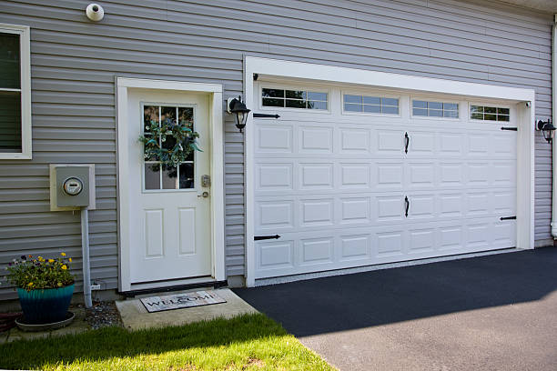 24/7 Emergency Garage Door Panel Replacement experts in Noroton Heights, CT